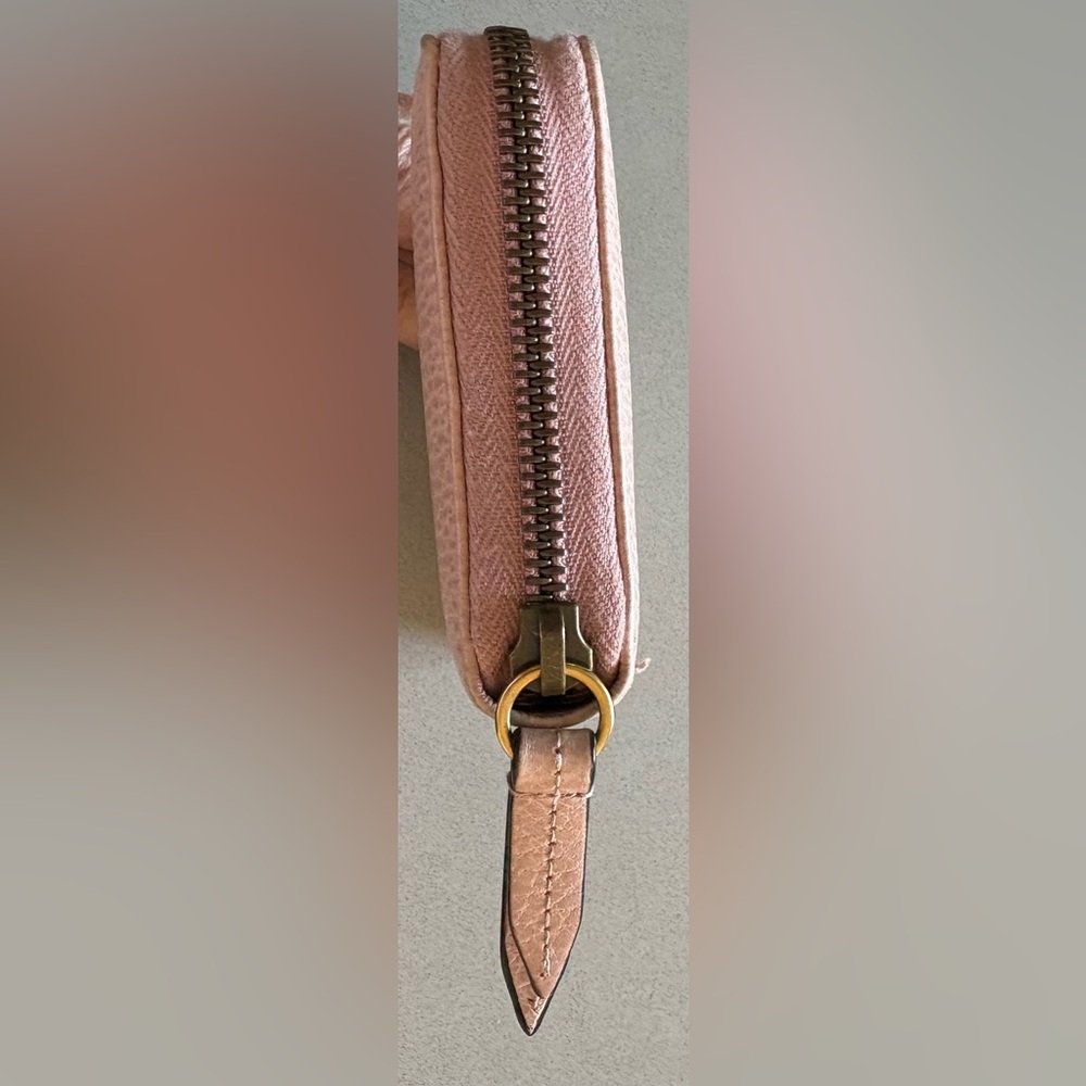 Gucci Farfalla Blush Pink Leather Zip Wallet with Gold Butterfly - Picture 6 of 9